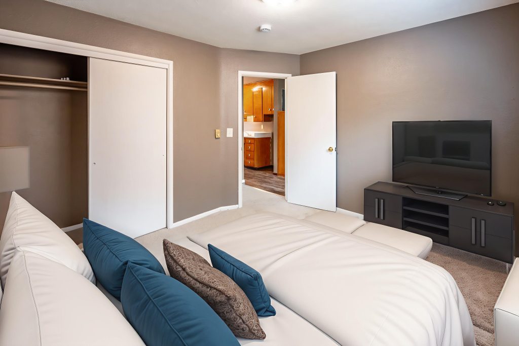 007 - Bedroom - Standard - 0
